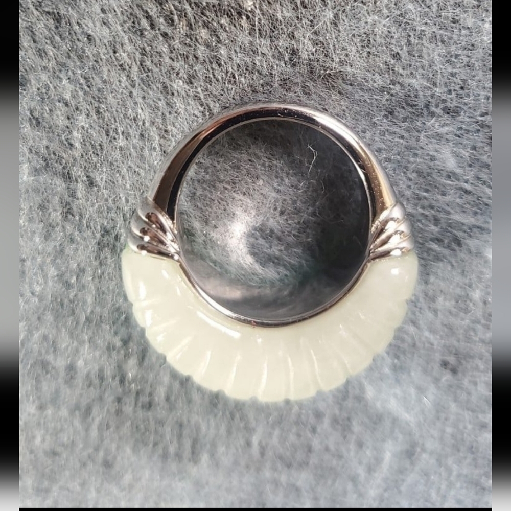 Green & White Jade Layered Half Dome Circle Ring Rhodium Plating - Picture 4 of 9